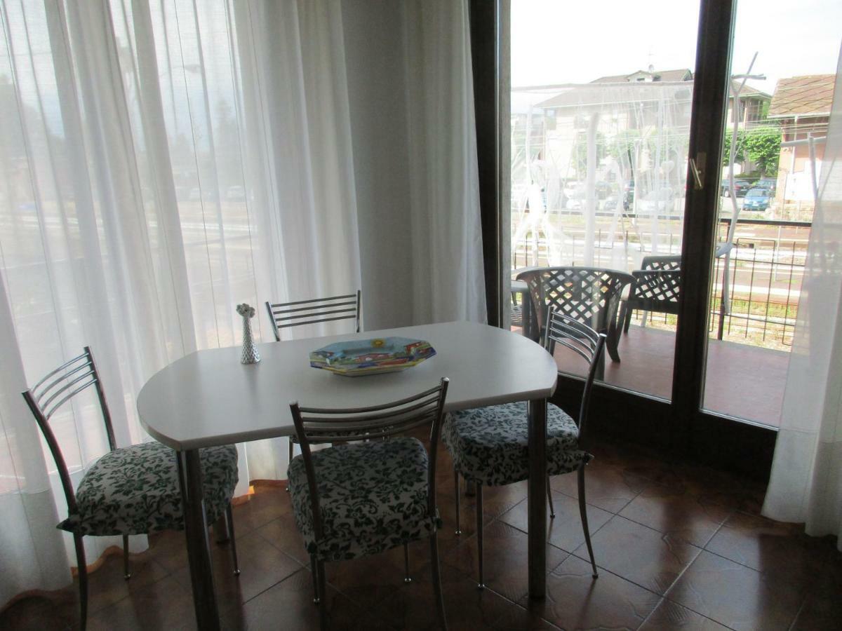 Red Rose Apartment สเตรซา ภายนอก รูปภาพ